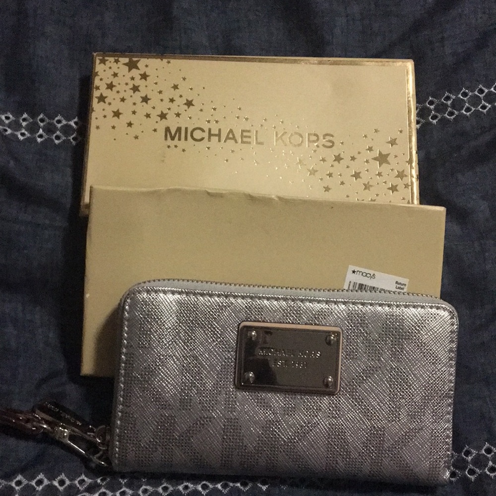 Wristlet